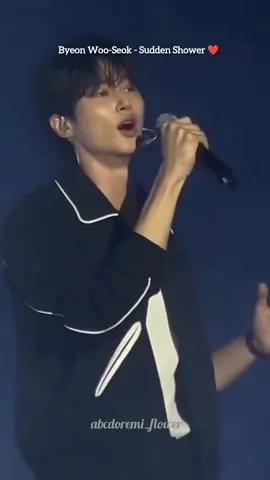 Sebelumnya masih ketawa² karena nonton yang payung kebalik 🤭 sekarang malah nangis 😭 Wooseok kamu sudah sehat sepenuhnya kan? 🥺 Kamu sudah memberikan yang terbaik untuk Tong Tongie ❤️❤️❤️ Jaga kesehatan ya istirahat yang cukup setelah fanmeet ini 🤗 Terimakasih banyak sudah menjadi yang terbaik untuk Tong Tongie 💕 Saranghae Wooseok... ❤️❤️❤️ [ Credits: Owner ] #byeonwooseok #suddenshower #summerletterinjakarta #fanmeetingbyeonwooseokjakarta #varoentertainment #lovelyrunner 