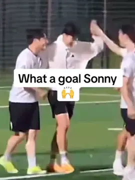 whoa 🙌 what a goal Sonny! imagine him just casually appearing at your local field and scoring a bicycle kick goal #sonheungmin #heungminson #손흥민 #tottenhamhotspur #fyp 