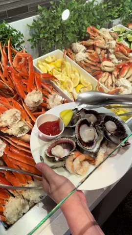 King crab, lobster, oysters and more!@Cafe Sierra | Seafood Buffet 