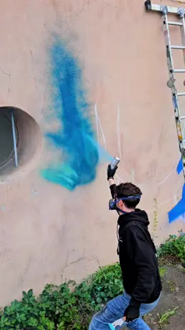 On vient d'atteindre les 40 Millions de vues tous réseaux confondus pour cette peinture à Vichy avec mon frérot Repy ! C'est complètement dingue ! Merci à tous pour la force 🔥 #streetart #graff #graffiti 