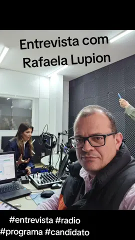 Programa Alô Paraná na rádio Paraná Oficial com Rafaela Lupion, pré-candidata a vereadora por Curitiba, nos contou um pouco sobre sua história de vida e que está muito bem preparada para disputar estas eleições #candidata #vereadora #Curitiba #radio #entrevista #Programa #amor #trabalho #dedicação 