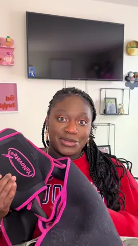 #creatorsearchinsights Should I make an amazon storefront to link all the products we are using to become total baddies?🤭 #gymbag #whatsinmygymbag #gymbagwomen #gymbagcheck #fitnessjourney #waisttrainers #krissyspeaks #duradry #duradrypartner @Duradry 