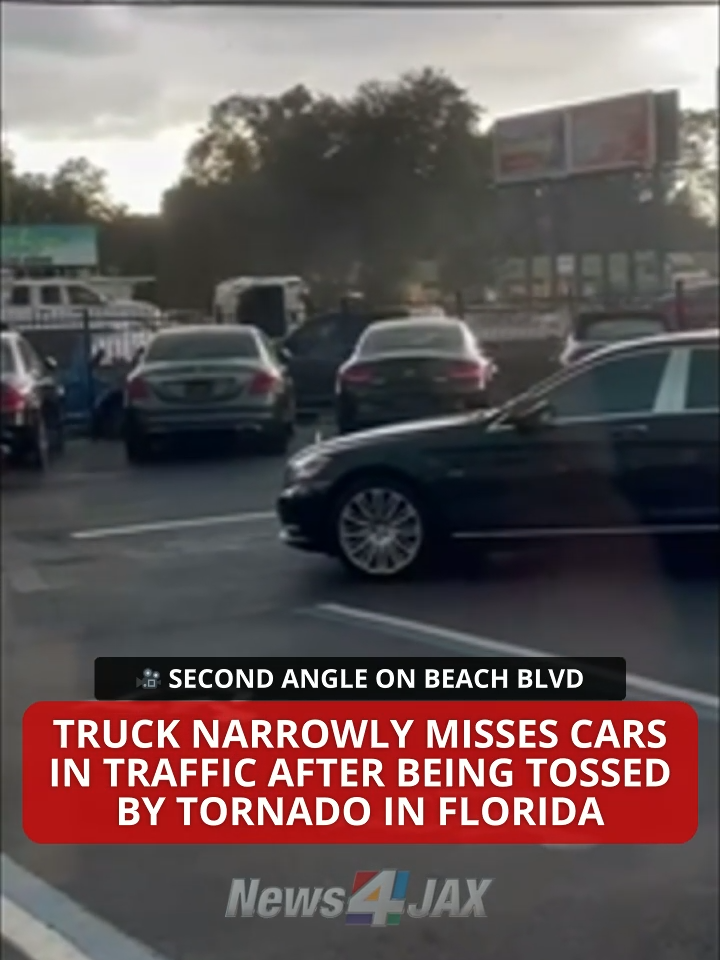 TORNADO FLIPS TRUCK: A second video from Friday's tornado warning shows how cars on the road had to stop to avoid the flipping truck. The people on the video shared by Driveline, which is located right where the tornado touched down, noted there was also small-scale damage in the area. 🔗 in bio. #Jacksonville #Tornado #WildWeather #Florida