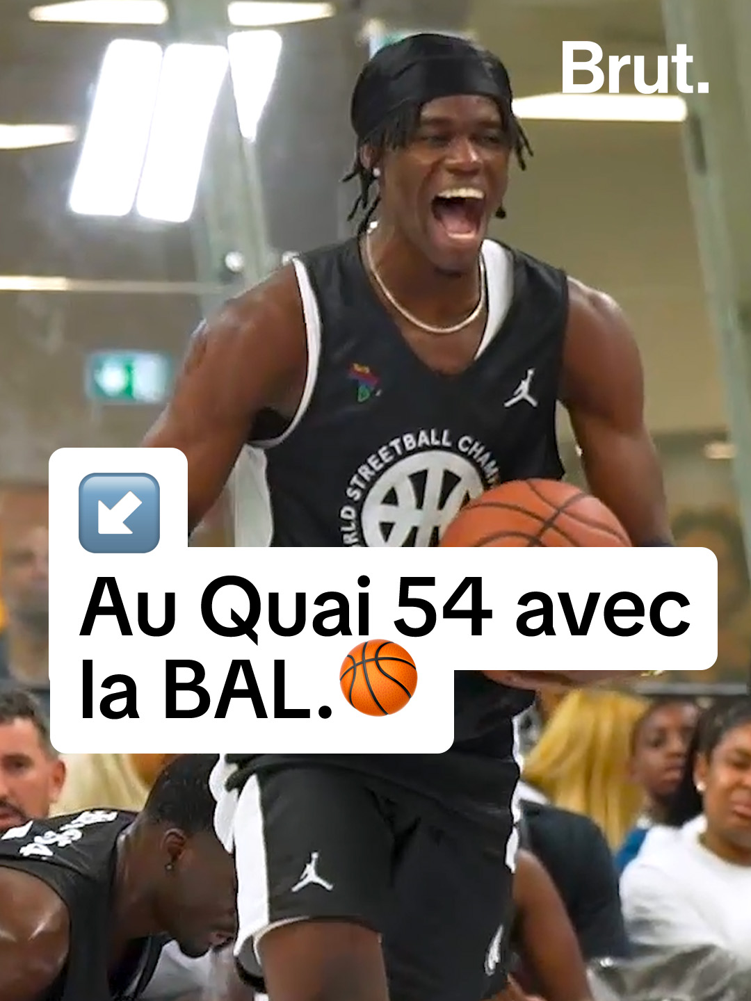 🏀 Le week-end dernier a eu lieu le Quai 54, la plus grande compétition de street basket au monde. À cette occasion, notre journaliste @edouu_dou a suivi le meneur Jean-Jacques Boissy, venu défendre les couleurs de la BAL (Basketball Africa League) sur le terrain. C'est parti !