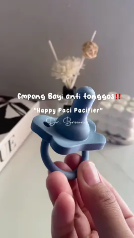 Pertama kali babyku pakai empeng happy paci pacifier dari @Dr. Brown’s Indonesia 💙 #trustedbymoms #lovedbybabies 