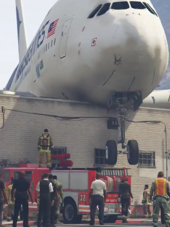 MALAYSIAN AIRBUS A380 EMERGENCY LANDING IN VILLAGE! UNBELIEVABLE SCENE! #aviationworld🌍✈ #gta5 #gta6 #airbusa380 #emergencylanding #foryou #fyp