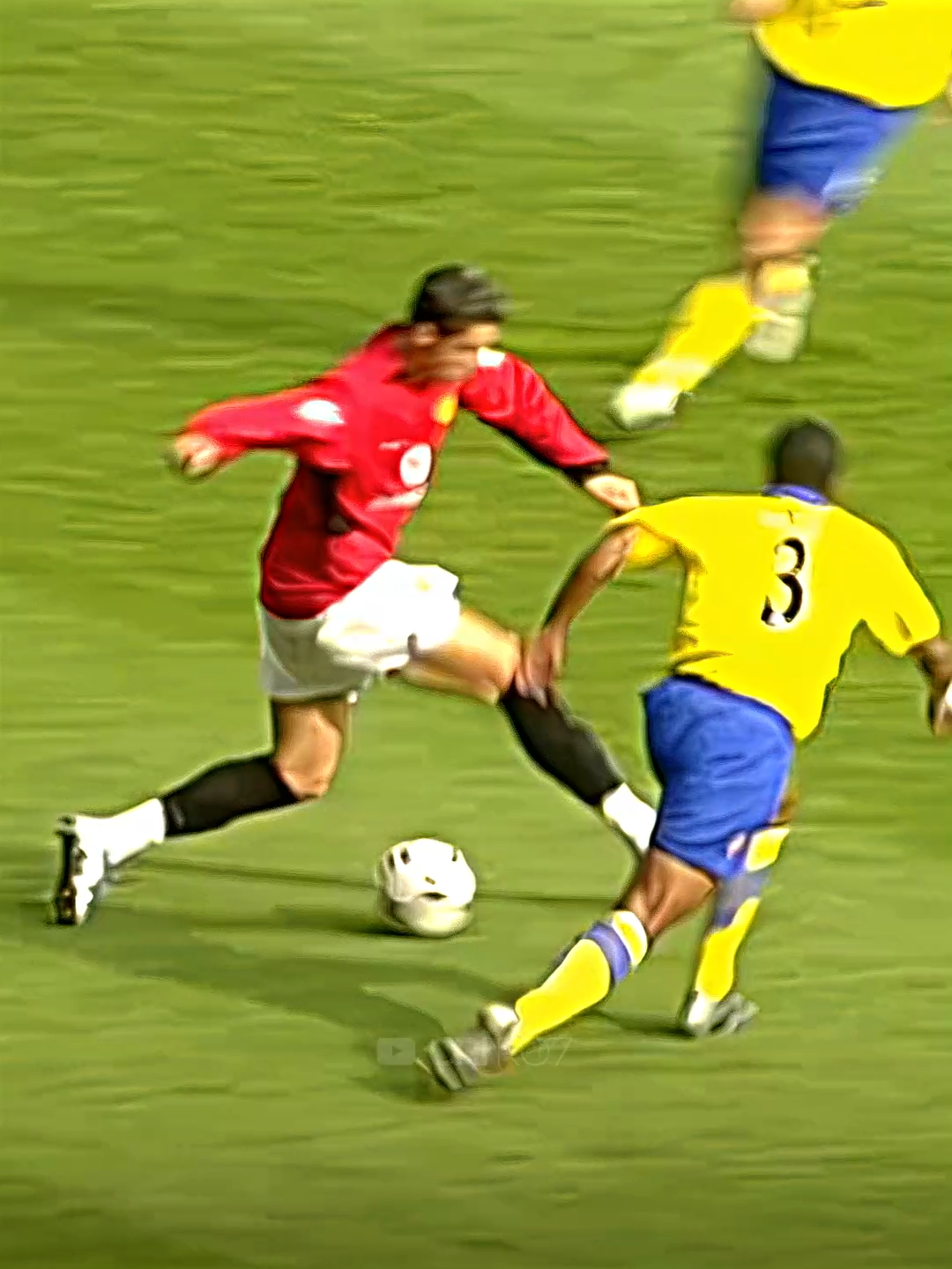 Young Ronaldo had too quick feet.. 🥶 #ronaldo