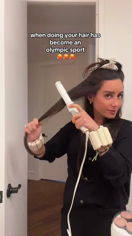 mutitasking at its finest 😏 #hair #hairtok #hairstyle 