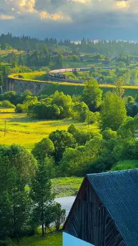 Take a breath and soak in the fresh vibe of the Ukrainian Carpathian Mountains ⛰️🇺🇦 📍Vorokhta, Ivano-Frankivsk region Video: bogdan_susol / Instagram #Ukraine #Carpathians 