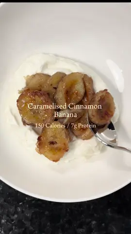 Caramelised Cinnamon Banana with Greek Yoghurt 🍌 The perfect low calorie sweet treat, while getting natural protein from Greek yoghurt🙌 you can use fat free Greek Yoghurt for even lower calories! Serves 2✨ Per serving: 150 Calories / 7g Protein  Ingredients: - 1 Large banana  - 1 Tbsp Maple syrup  - Sprinkle of cinnamon (to your liking) - 150g Fage 5% Greek Yoghurt  Method: 1. Slice the Banana 2. On a medium heat pour the maple syrup into a frying pan and place the sliced banana on top and sprinkle over the cinnamon  3. Fry banana on both sides until they caramelise and become slightly crispy  4. Divide the Greek yoghurt between 2 bowls, add the banana on top and enjoy!  Follow mb_fitfood for more delicious recipes ✨ #caramelisedbanana #cinnamon #greekyoghurt #healthyeating #healthysnack #healthytreat #sweettooth #lowcaloriedessert #healthydessert #naturalprotein 