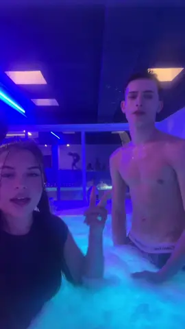 Las noches de jacuzzi en la villa 🔝 @🧠💸 