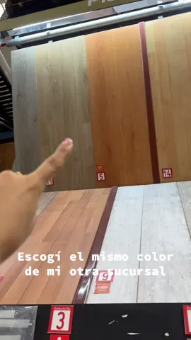 Instalación de piso laminado, vale la pena invertirle a tu negocio!🥰 #pisolaminado #remodelacion #negocio #emprendimiento 