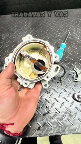 Ford fiesta 1.0 ecoboost de correa humeda! Pronto les mostrare el video haciendo el trabajo pero los repuestos vienen ✈️🚢 en camino!!un vehiculo muy vendido en europa, tanto este como los motores del grupo  stellantis usan correas sumergidas en aceite y ha dado muchos dolores de cabeza a los usuarios de los vehiculos  #jorgeteenseña #jorgetips #mecanica #povmechanical #venezuela🇻🇪 #venezuela #pov #caracas #ford #ccs #vzla #mechanic 