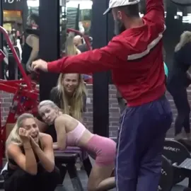 Very good angel#anatoly #prank #gymprank #powerlifter #viral #gymprankcleaner #fyp #foryoupage #cleaner #anatolyshock 