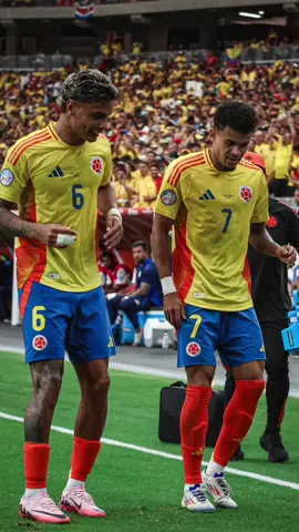 ESTE BAILE😎🔥 Lucho diaz y Richard Rios Mas fotos en mi instagram @mafla.xi #seleccioncolombia #colombia #futbol #jamesrodriguez #futbolcolombiano #james #selecci #vamoscolombia #ncolombia #medellin #barranquilla #bogota #football #unidosporunpais #richardrios #Soccer #palmeiras #mundial #cali #colombiaespasion #n #falcao #copaamerica #miseleccion #tbol  #miseleccioncolombia #colombianos #miselcolombia