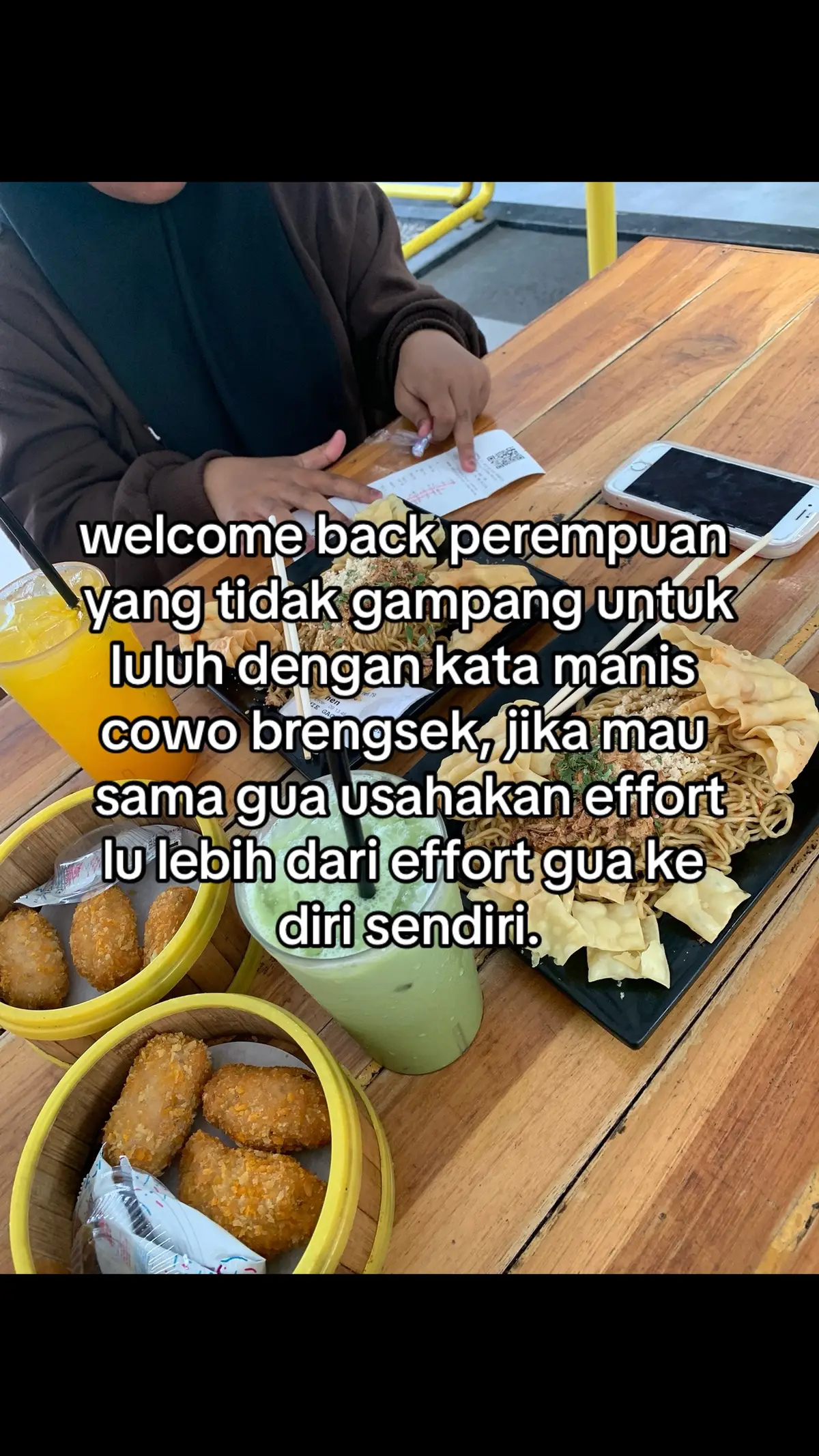 selamat datang dunia🤪#welcomeback #wanitamandiri #bigonthesmallscreen #tiktokawardsvn2023 #trend #xybca #fy #effort #dirisendiri #singosarimalang #gacoan 