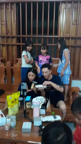 con gái được lên live với chú Phạm Văn Nam và cô Ninh Quế Anh