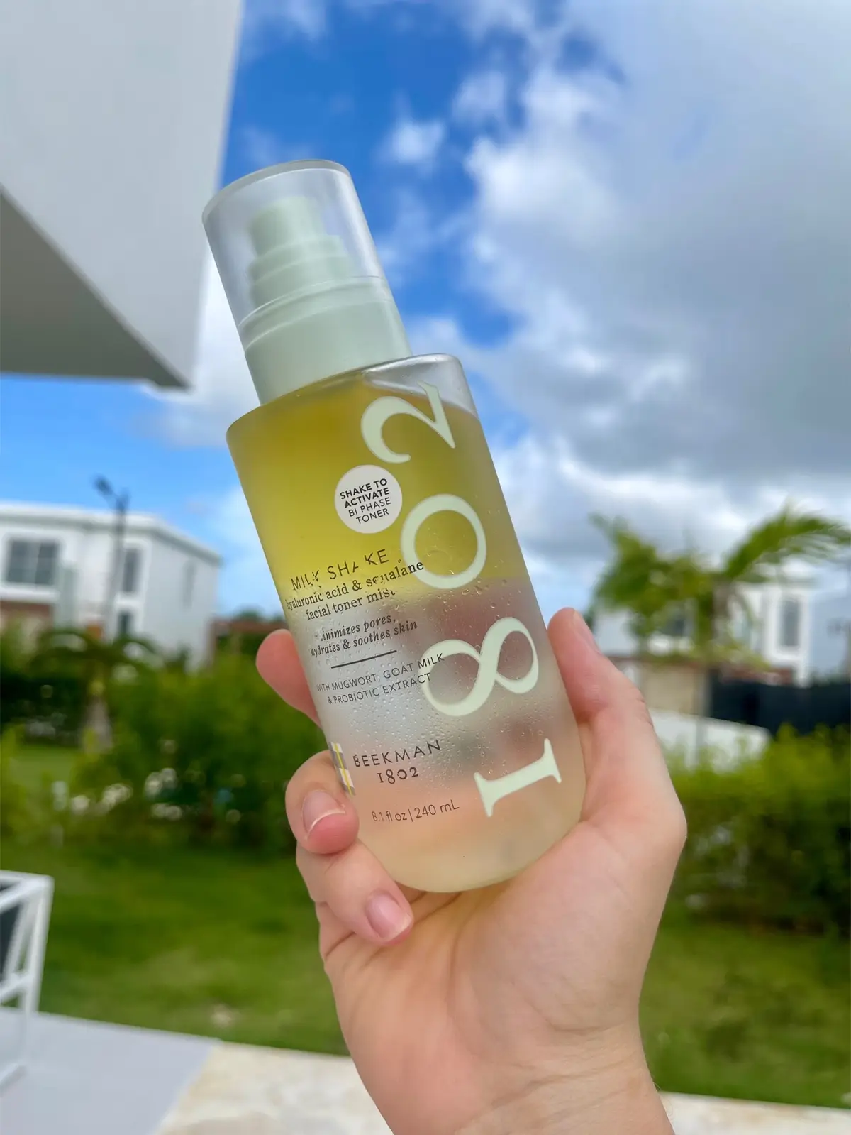 Amando mi Milk Shake Facial Toner de @Beekman 1802 en mi opinion es perfecto para este verano, lo puedes usar como tóner y también como refresher y se siente súper rico en la piel y refrescante más en estos tiempos de calor ☀️✨ ✨Puedes usar mi código (yuke20) para obtener descuento o ir al link de mi bio 🫶🏻✨  #MilkShakeToner #KindnessKrew #beekman1802 #milkshaketoner #kindnesskrew 