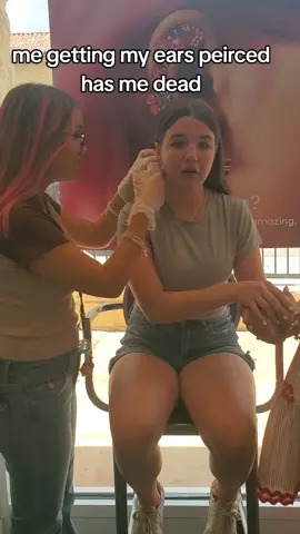 I was so scared for what😭😭#annabella #makemefamous #ears #peircing #peircings 