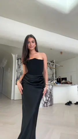 The perfect dress for a glam moment - the House of CB Persephone Corset Maxi 😻 Available in a size Medium, A-C Cup✨ Located in Deanside, Vic, 3336 & Shipping available Australia Wide!  Message us on Instagram, @thedressnook to book in a Try On Appointment!  #thedressnook #dresshire #melbourne #dresshiremelbourne #dressrental #OOTD #benni #eldenring #fouryou #trump #debate  