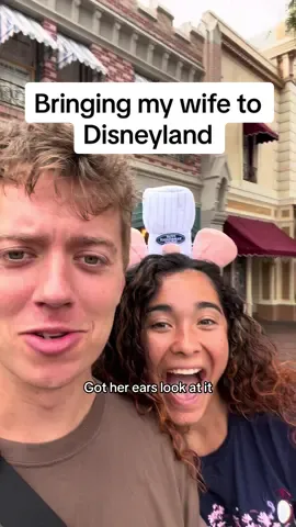 She was beyond hyped the whole entire time we were at disneyland 😂 #meghanandjack #disneyland @Noah and Lori @Disney Parks 