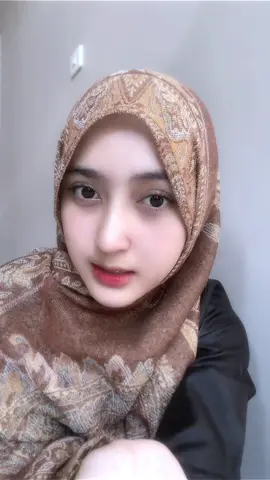 arti lagunya bikin senyum sendiri 
