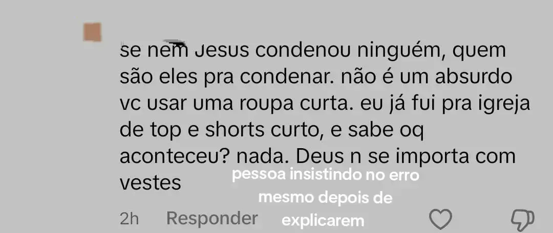 gente ela estava falando que nós podemos nos vestir de qualquer maneira,com um short aparecendo a bunda e etc,e estavam tentando dizer pra ela o contrário,que temos que ser modestos,mas ela vem e fala que foi de short curto e top pra igreja é uma falta de respeito,muitos novos convertidos não tem roupas modestas pra usar e isso eu entendo,mas a pessoa após conhecer jesus e a palavra tenta se vestir o máximo modesta possível,mas no caso dela ,mesmo com avisos ela continua no erro , provavelmente se ela tivesse ligada no culto e sentido a presença de Deus óbvio que ia vim um incomodo com as próprias vestimentas. vc pode sim usar um short (algumas igrejas não permitem mas n são todas), só que com decência né,tudo tem limite  #crista#cristao#vestimentas#modesta#fyp#foryoupage 