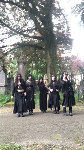 Goth trip with the girls 🦇🪦🥀 #collab #goth #gothic #gothfashion #alternative #romanticgoth #postpunk #cemetery #tombstonetourist @Rosalie @zhen @𝓪𝓭𝓪⚔️ @🪅 