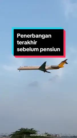 Setelah 29,4 tahun bertugas, akhirnya mendarat untuk yang terakhir kalinya. Terimakasih sudah menghiasi langit indonesia  #aviationlovers #md83 #airfastindonesia #mcdonelldouglas #retired 