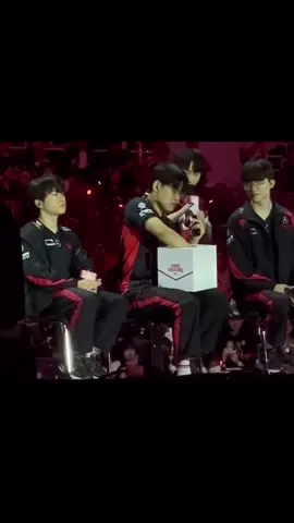 gọi em to thế á~~~ #t1win #gumayusi 