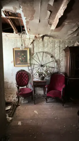 time capsule abandoned home filled with antiques 