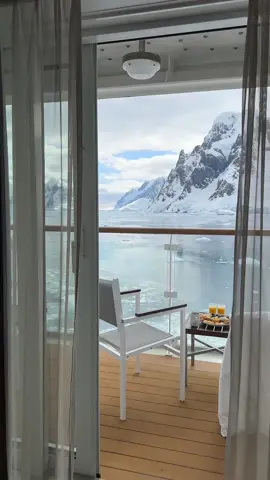 Imagine having breakfast here 🇦🇶🇦🇶🇦🇶 #antarctica #travel #drakepassage #traveltok 