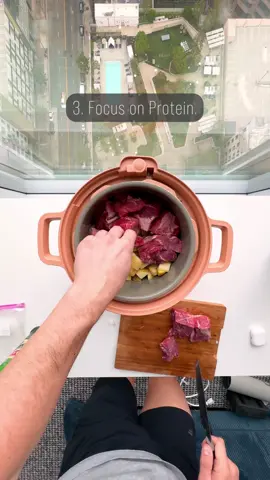 Comment “cookbook” for my best high-protein recipes! 👨🏻‍🍳 Good meal prep can make or break your diet.  Here are 3 most important things I’ve learned. 1. Moisture is Essential. Reheating your food dries it out. So don’t meal prep chicken and rice - make it with a marinade. Don’t prep steak - make a juicy chuck roast. Moisture makes day 4 taste like day 1. 2. Season Well. You’re not seasoning one meal - you’re seasoning five. Go heavy on the herbs and spices - you have a week to spread out this flavor. 3. Focus on Protein. Not everything needs prep. I’ll make the chuck roast, but I’ll swap out rice packets, or bread choices, on the fly. That makes it easy to add variety while minimizing the work I do to make a week’s worth of meals. #highprotein #gymfood #muscle #nutrition #lowcal #mealprep 