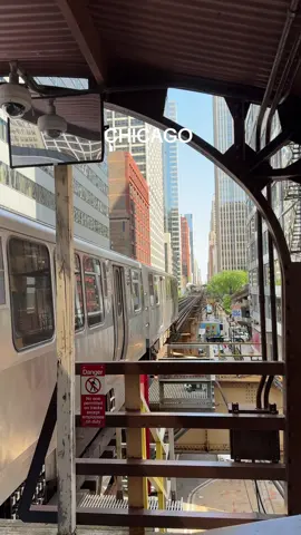The Train 🚊 Chicago 🇺🇸#travelusa_withme #chicagolife #usatiktok 