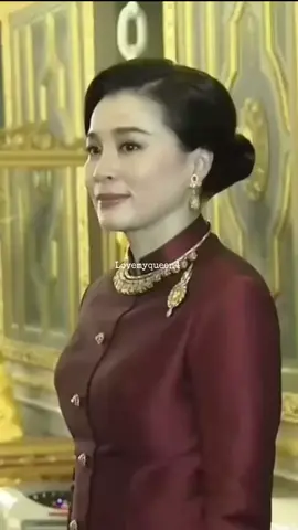 แม่สวยอ่ะ 💖 ชุดก็สวย 💜 #พระราชินีสุทิดา #lovemyqueen4 #อย่าปิดการมองเห็น #เปิดการมองเห็น #ฟีดดดシ #fyp #พระราชินี #ควีน #ขออภัยในความภาพไม่ชัด 