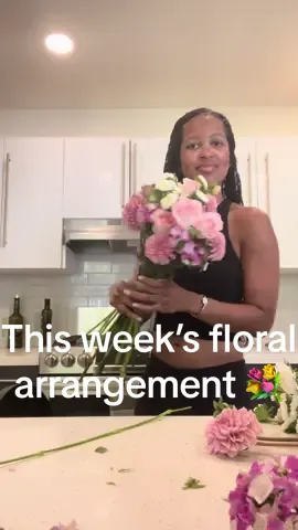 Flroal arrangement made by yours truly 💐 #floralarrangements #floralbouquet #tiktokgrowth #roadto10k #sundayreset 