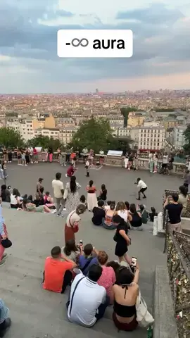 Cette vidéo tournée à Paris et montrant une jeune femme qui part en courant après la demande en mariage de son compagnon, devient virale ! 💍💔 This video shot in Paris and showing a young woman running off after her partner's marriage proposal is going viral! 💍💔 Crédit Photo yns_913 (TikTok) Follow us on IG: @champselysees_paris www.champselysees-paris.com © Paris, Always an Amazing idea! #paris #igersparis #demandeenmariage #marriageproposal #montmartre #montmarteparis #sacrecoeur #basiliquedusacrecoeur