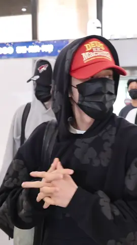 A happy day just by looking into their eyes #엔하이픈 #enhypen 🏃🏼‍♀️Let's go to Los Angeles D'FESTA! 🎟️ #dfesta_la #thesource #buenapark #losangeles #dfesta #dispatch #dipe #kpop 