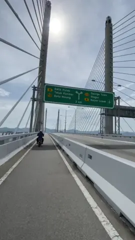 Ride Y100 PAHANG ➡️ THAILAND 🇹🇭  Part 4 ✅ naik jambatan kedua penang 🏄🏻‍♂️ #y100 #y100sport #yamahasport #ekzospisang #danokthailand #fypシ゚ 