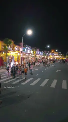 Phố đi bộ đêm VinWonder Cửa Hội  📍VinWonders Cửa Lò, Nghệ An  #cualo #cualoreview  #vcreator #vinwonders #wondersummer #lvyzztd 