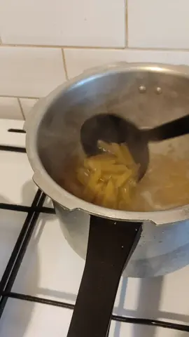 lazy dinner 😂  #lazydinner #lazy #cooking #cookingathometiktoktv #cookery #cheatcooking #food #Foodie #foodtiktok #FoodLover #fyp #fypfood #foryou #hungry #hungryfam #starving #yum #yummy 