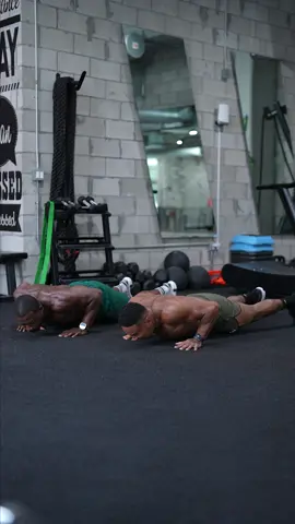 Intense Shredding Pushups  Stop 🛑 doing online bodybuilding  Save this intense functional workout to help you build & burn at the same time.  I promise you will feel like a badass trying these.  3 Sets of each  25 Sec on each  60 Sec rest breaks Let’s build & burn 🔥  @Malcolm Solomon  #pushup #pushupchallenge #shredding #burncalories #burnfat #fatloss #fatlossjourney #buildmuscle #calisthenics #bodyweightworkout #functionaltraining 
