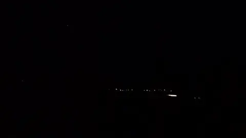 对自己好一点，幸福是养自己的心，不是养别人的眼。 Đối xử tốt với bản thân mình một chút, hạnh phúc là để nuôi dưỡng trái tim mình chứ không phải là để nuôi dưỡng ánh mắt của người khác.