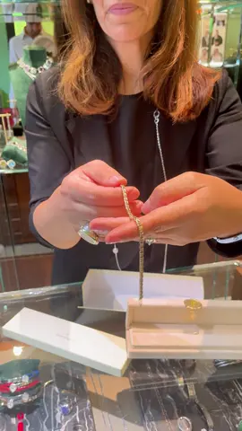 Un tennis insolito in Oro e diamanti Champagne! Per un stile più sobrio ed elegante! Lo trovi nelle nostre boutique di Vicenza e Verona! #francopandsons #gioielli #jewels 