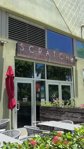 on sundays, we have brunch 🥂💕  📍scratch kitchen in honolulu has a lot of mouth watering dishes including their popular fruity pebble pancakes served with their special syrup! #brunch #sundayfunday #sundaybrunch #honolulu #hawaii 