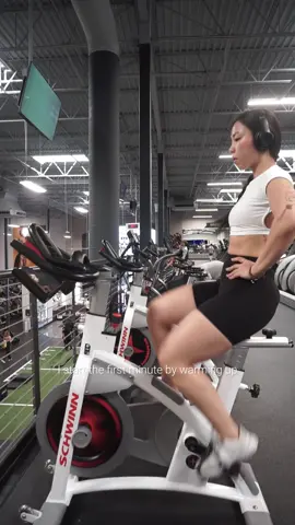 Details ⬇️ . First minute warming up 1 minute standing up 1 minute leaning forward  1 minute rest Total 15 minutes . If increasing the intensity is too hard, just maintain the same resistance. If 1 minute of pedaling is too hard, start with 30 seconds. Make the adjustments you need.  . I cycle for 15 minutes twice a week on upper body days at the end of my workout. I don’t do them on leg days because leg days are already intense for me and I don’t think I could cycle after 😅😅 . I’ve been cycling for many years now and it’s one of my favorite cardio! I feel like it’s a whole body workout, but also mental because even if I’m tired, I keep pushing thorough and make sure I finish my 15 minutes. At the end, it feels so great! Sweating all the stress out and my body feels lighter ☺️  . Hope you try it out and enjoy it as much as I do!! 🫶🏼🫶🏼 . . . #cycling #legpump #glutepump #cardio #cardioworkout #gymtime #gymtips #motivation  #fyp #xybca 