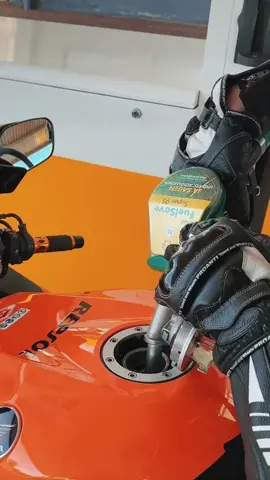 #hawktuah #hawk #tuah #bike #biklife #ride #rider #ridesafe #liveyourlife #honda #repsol #Meme #MemeCut 