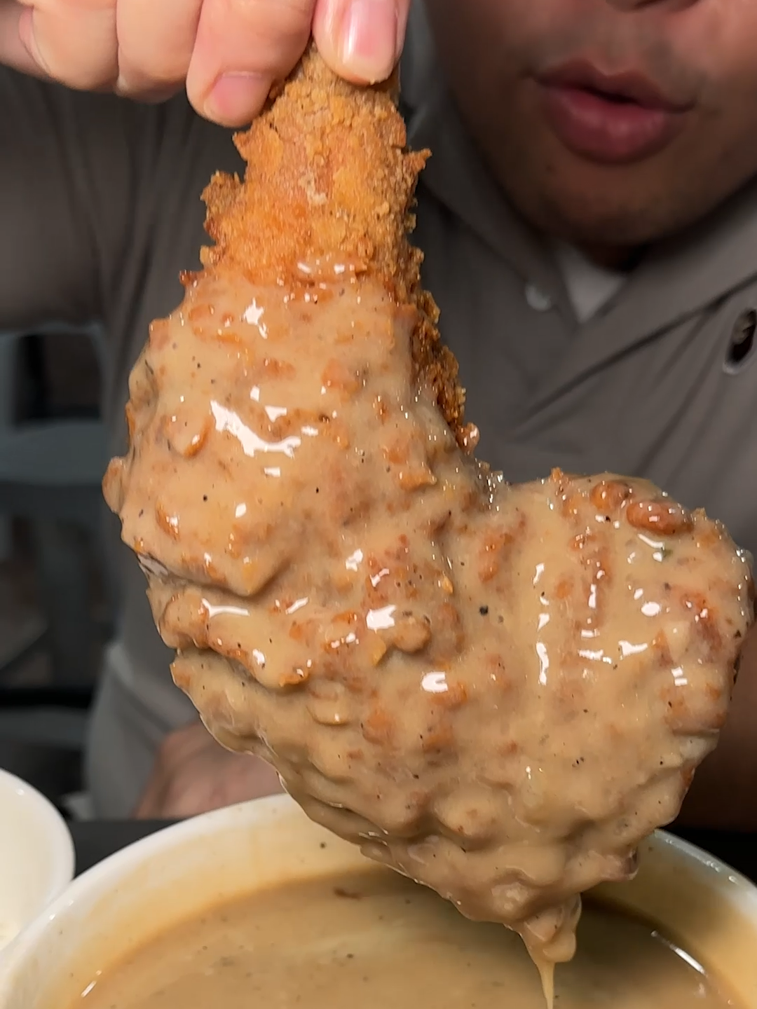 Jumbo Fried Chicken na Mala Dinasaur Legs sa Laki with Unlimited Rice at Unlimited Gravy #viral #trending #fyp #chicken #streetfood #mukbang #tiktokphilippines🇵🇭