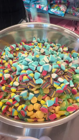 Let’s mix it 🍭🍬🍭🍬 #rubybond #candy #asmr #candyasmr #candytok #candymix #sweets 