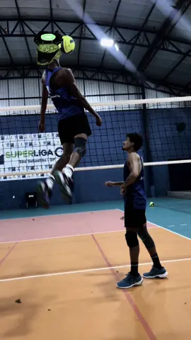 Desligaram a gravidade ?? #volleyball #setter #jump #fyp @thalysonf01 #CapCut 